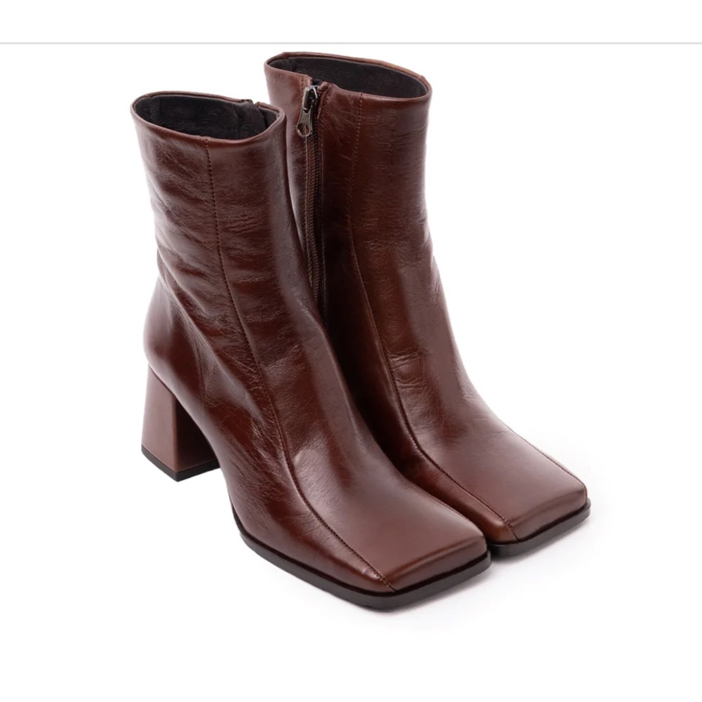 L’INTERVALLE ~ Carlton chestnut boots